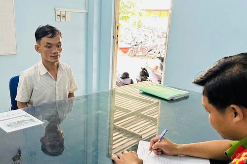 Cải trang thành sinh viên rồi vào bãi xe các trường đại học trộm xe máy