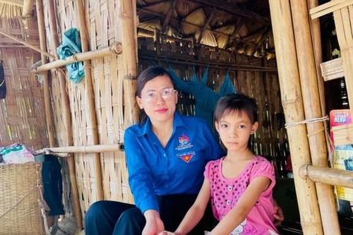 Nữ thủ lĩnh đoàn thắp lửa phong trào nơi rẻo cao