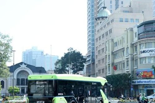 Tuyến xe buýt điện đầu tiên lỗ gần 30 tỉ đồng, TP HCM lên phương án 'giải cứu' như nào?