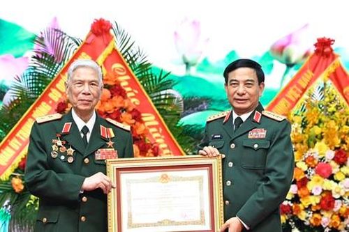 Trao danh hiệu Anh hùng Lực lượng vũ trang nhân dân tặng Trung tướng Đặng Quân Thụy