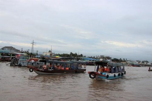 Bồng bềnh chợ nổi Cái Răng