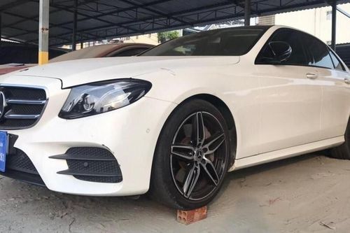 Cuối năm săn xe sang cũ thanh lý, bất ngờ giá rẻ cả trăm triệu đồng