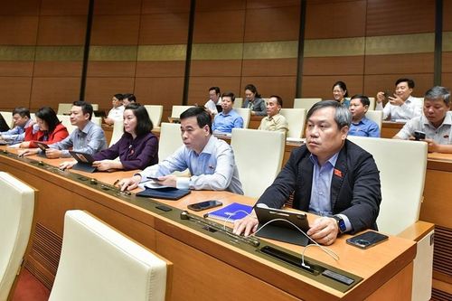Quốc hội biểu quyết thông qua dự thảo Luật Viễn thông (sửa đổi)