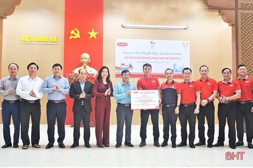 Hỗ trợ 100 triệu đồng cho người dân vùng lũ Hương Khê