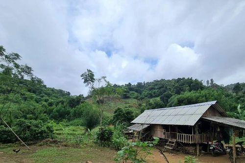Quảng Ngãi: Đồng bào H'rê ở huyện miền núi Ba Tơ mong mỏi có điện lưới quốc gia
