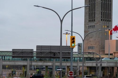 Cửa khẩu biên giới Mỹ-Canada đã mở trở lại sau vụ nổ xe trên Cầu Rainbow