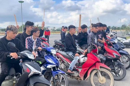 Bắt 26 thanh thiếu niên đem dao, kiếm đi giải quyết mâu thuẫn