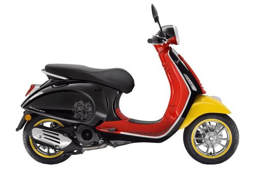 CLIP: Cận cảnh Vespa Primavera phiên bản Disney Mickey Mouse, giá 86,8 triệu đồng tại Việt Nam