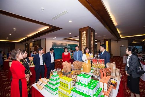 Không gian triển lãm sản phẩm hàng hóa tiêu biểu giữa Hà Nội và các tỉnh Tây Bắc