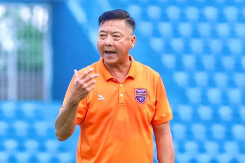 Nghịch lý dùng người của HLV Lê Huỳnh Đức và HLV Troussier