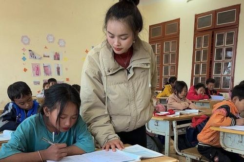 Bám bản, 'gieo chữ' nơi vùng cao Chiềng Công