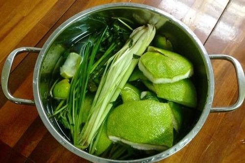 Làm đẹp tóc bằng vỏ bưởi kết hợp sả, bồ kết