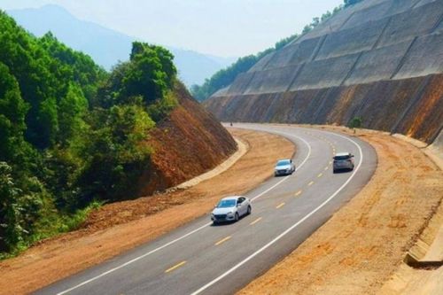 Quảng Trị đầu tư xây mới Quốc lộ 15D theo phương thức PPP