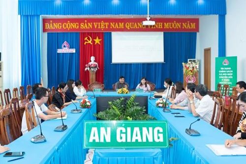 Ngân hàng Chính sách xã hội chi nhánh tỉnh An Giang tuyên truyền trước khi thực hiện giải ngân chương trình cho vay nhà ở xã hội