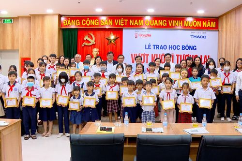 Học bổng 'Vượt khó vì tương lai': Tiếp tục đồng hành với học sinh nghèo
