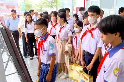Báo Đồng Nai tổ chức triển lãm ảnh về Trường Sa, Nhà giàn DK1