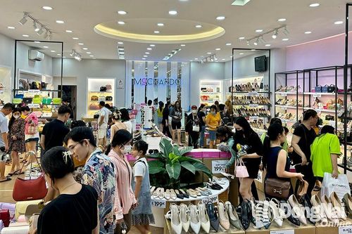 Rộn ràng 'săn sale' dịp khuyến mãi lớn nhất trong năm