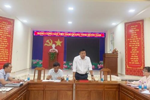 Ông Võ Hoàn Hải làm việc với xã Suối Cát