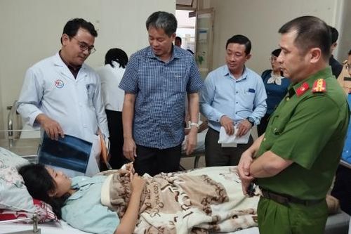 Thăm, tặng quà 20 nạn nhân bị tai nạn giao thông