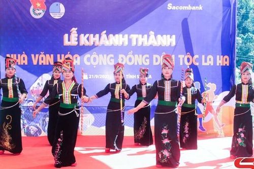 Giữ gìn bản sắc văn hóa dân tộc La Ha