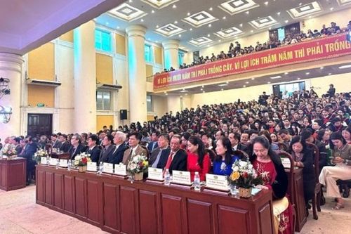 Đại học Kinh doanh & Công nghệ Hà Nội trao bằng tốt nghiệp cho 276 sinh viên Khối Sức khỏe