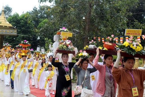Đồng Nai: Dâng y Kathina theo truyền thống tại thiền viện Phước Sơn