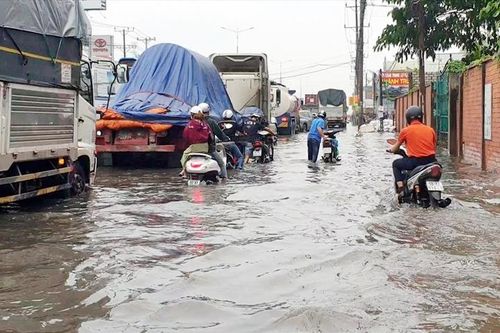 Bình Dương: Cử tri bức xúc về hạ tầng giao thông ở các thành phố xuống cấp