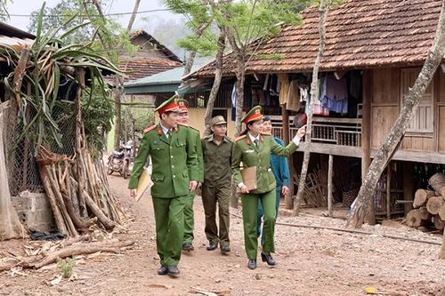 Nữ Công an xã được dân bản tin yêu