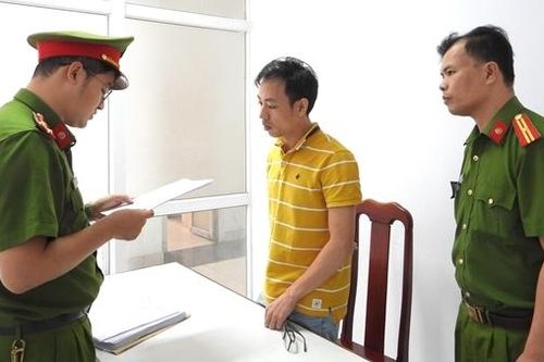 Nhờ người đóng giả nhân viên ngân hàng để lừa đảo