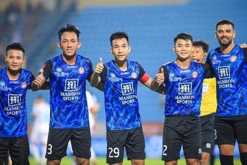 'Chiến hạm đỏ' bị tố nợ lương kéo dài