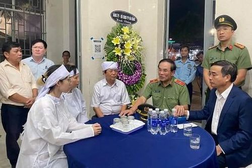 Tiếc thương người bảo vệ dũng cảm đối đầu hai tên cướp