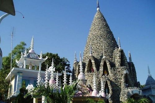 Ngôi chùa duy nhất ở Việt Nam được xây dựng từ san hô, vỏ ốc