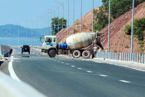 Xử lý xe trộn bê tông đi ngược chiều trên cao tốc Hà Nội - Bắc Giang