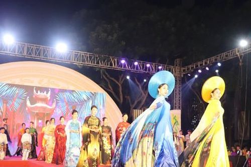 Ấn tượng lễ hội áo dài 'Hương sắc Hoàng Mai'