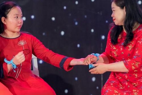 'Mẹ đỡ đầu' kết nối yêu thương cho hơn 27.000 trẻ em mồ côi ổn định đời sống