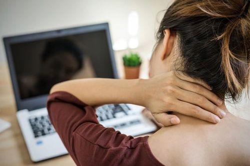 3 cách giảm đau vai gáy cho dân văn phòng