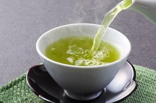 Uống trà thảo mộc giúp bạn thư giãn khi căng thẳng, mệt mỏi