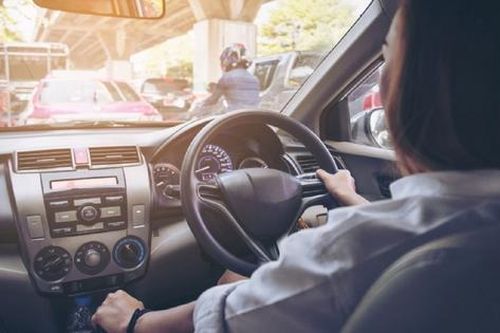 Buộc tất cả lái xe ô tô phải khám sức khỏe định kỳ liệu có khả thi?