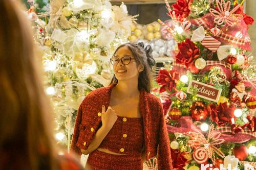 Phố Hàng Mã lung linh sắc màu thu hút giới trẻ check-in trước thềm Giáng sinh