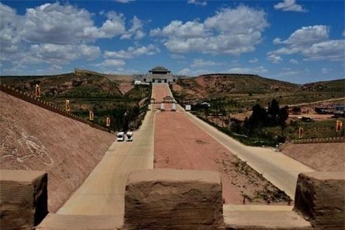 Tần Thủy Hoàng xây đường 2.000 năm cỏ không mọc: Rùng mình sự thật!
