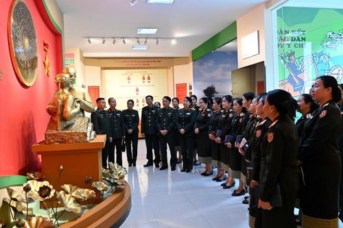 Đoàn cán bộ Phụ nữ Quân đội nhân dân Lào thăm, làm việc tại Bộ Chỉ huy BĐBP Quảng Ninh