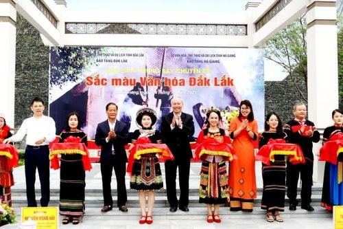 Hà Giang trưng bày 'Sắc màu văn hóa Đắk Lắk'