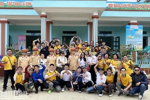 Quỹ 'Gửi gạch lên vùng cao' hỗ trợ học sinh dân tộc thiểu số Yên Bái, Lào Cai