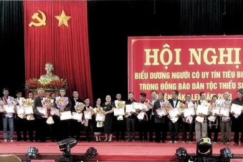 Huyện biên giới Đăk Glei tôn vinh người có uy tín cộng đồng dân tộc thiểu số