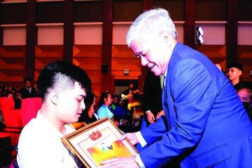 Thủ lĩnh tỏa sáng nghị lực Việt