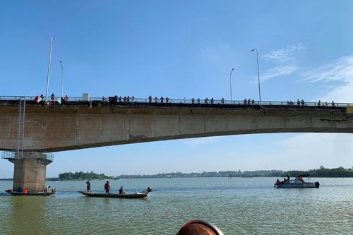 Tìm thấy thi thể nam thanh niên nhảy cầu Quán Hàu trong đêm
