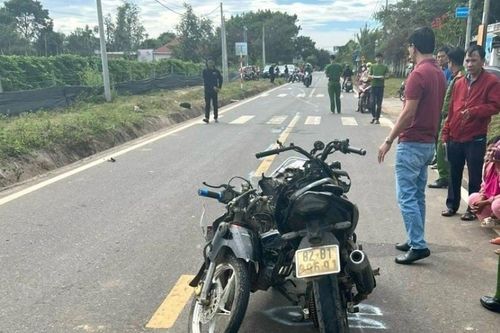 2 xe máy tông trực diện, 3 thiếu niên tử vong