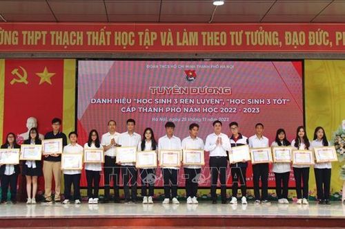Tuyên dương 'Học sinh 3 tốt' và 'Học sinh 3 rèn luyện' Thủ đô năm 2023