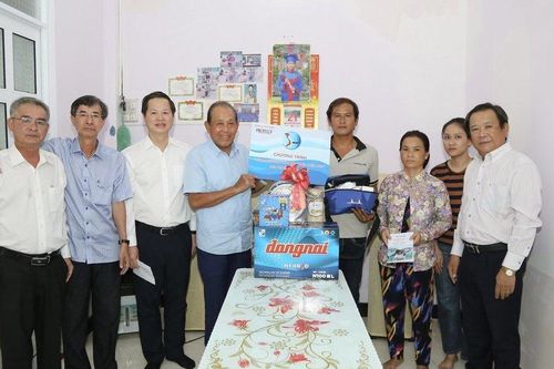 Cùng ngư dân thắp sáng đèn trên biển ở tỉnh Bình Thuận