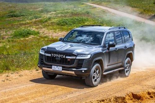 Toyota Land Cruiser sắp có động cơ hoàn toàn mới